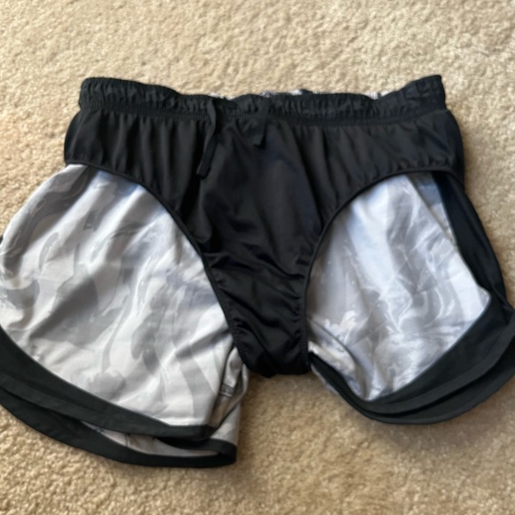 Women’s Nike Dri-Fit Shorts - Picture 6 of 9